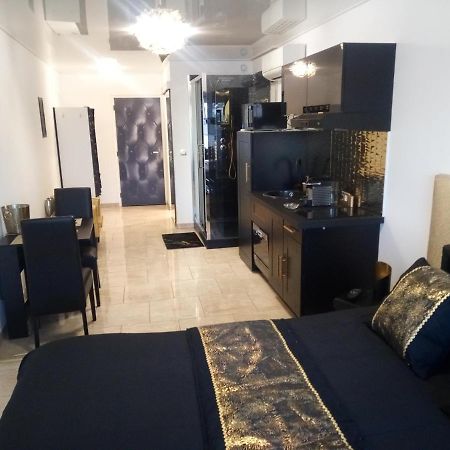 Village Naturiste Le Goldenblack Agde Esterno foto
