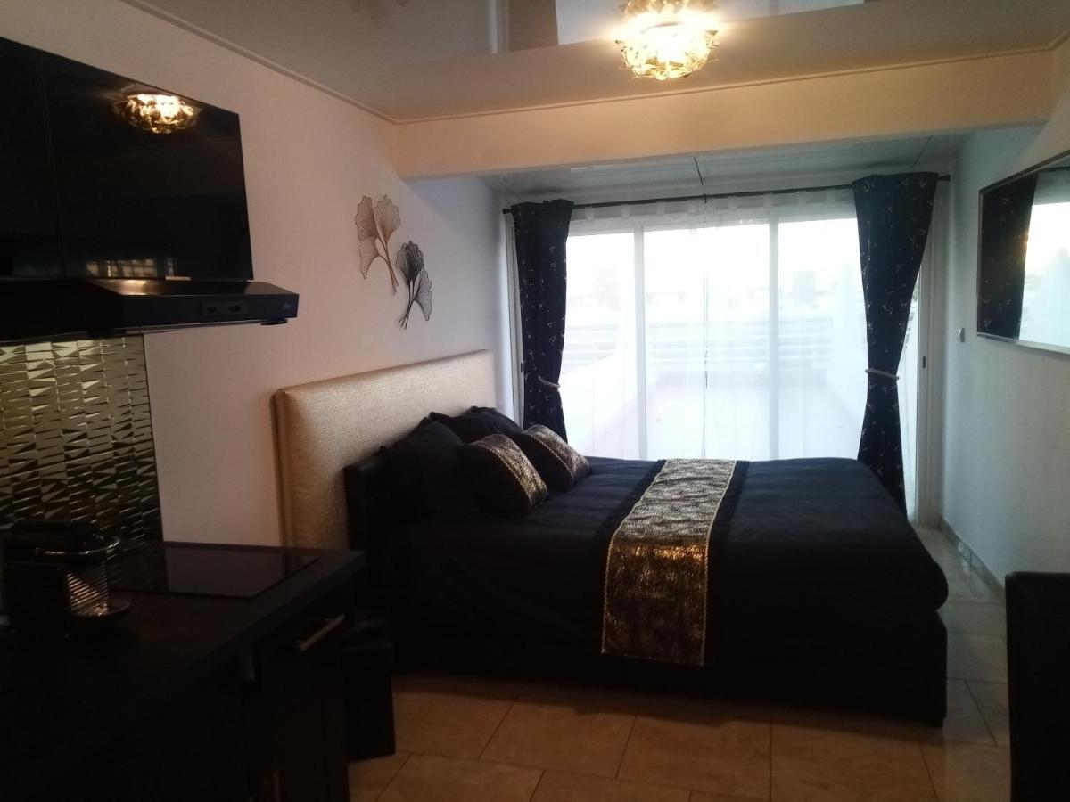 Village Naturiste Le Goldenblack Agde Esterno foto